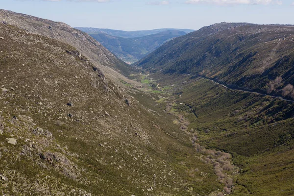 Serra da Estrela vista de la montaña en Portugal — Foto de Stock