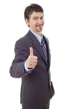 Genç iş adamı başparmağını kaldırıyor, beyaz üzerinde tek başına.