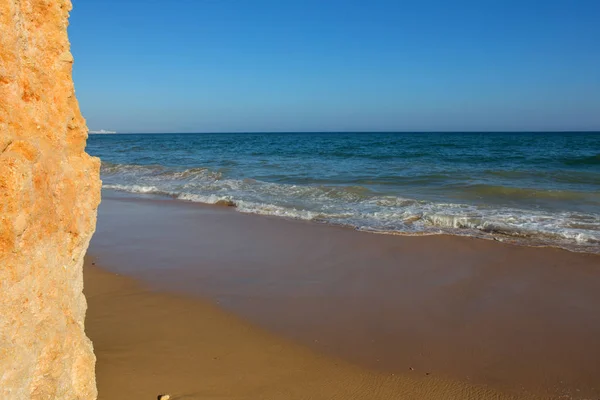 Hermosa playa en Albufeira, Algarve, el sur de portugal — Foto de Stock