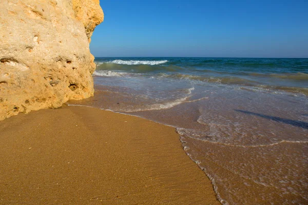 Vacker strand vid Albufeira, Algarve, söder om portugal — Stockfoto