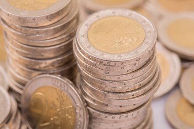 Avro paralarının büyük bir kısmının üst görünüm resmini kapat.