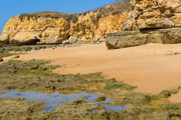 Belle plage à Albufeira, Algarve, au sud du Portugal — Photo