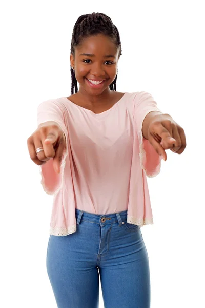 Chica africana feliz señalando, aislado sobre fondo blanco —  Fotos de Stock