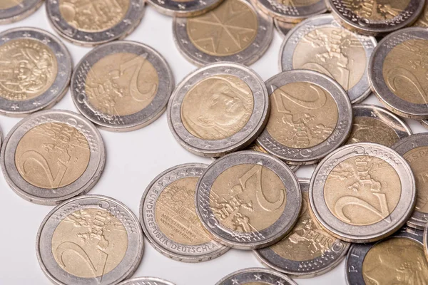 Avro paralarının büyük bir kısmının üst görünüm resmini kapat.