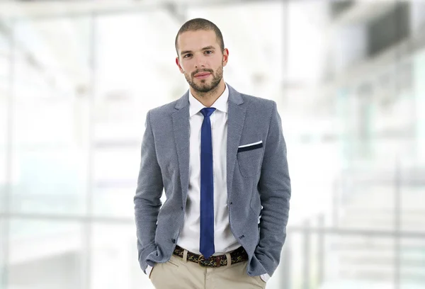 Glücklicher Geschäftsmann Porträt im Büro — Stockfoto