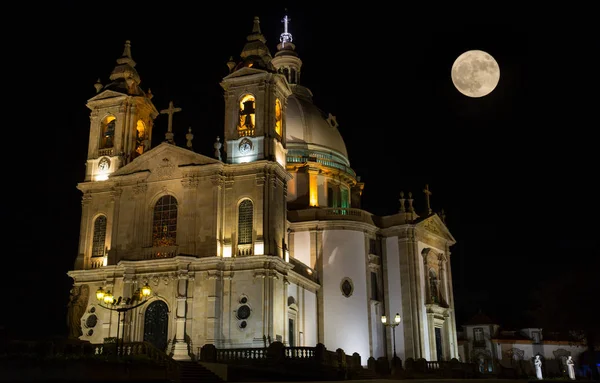 Vista notturna della Basilica di Sameiro Braga, nel nord del Portogallo — Foto Stock