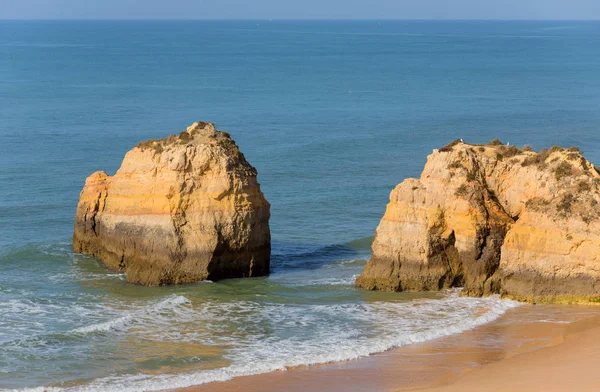 La famosa playa de Praia da Rocha en Portimao — Foto de Stock
