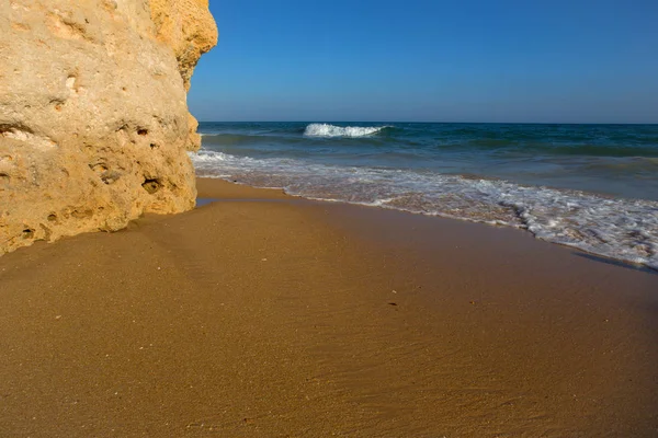 Belle plage à Albufeira, Algarve, au sud du Portugal — Photo