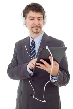 Tablet bilgisayar ve kulaklıklı iş adamı, izole