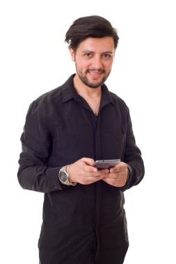 Telefonlu mutlu bir genç adam, izole edilmiş.