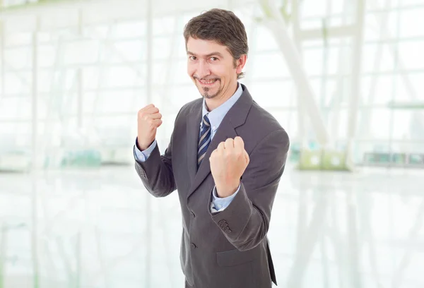 Feliz hombre de negocios ganar, en la oficina —  Fotos de Stock