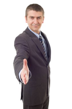 Takım elbiseli işadamı elini sıkmayı teklif ediyor.