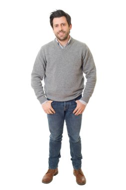 Beyaz arka planda genç, sıradan bir adam.