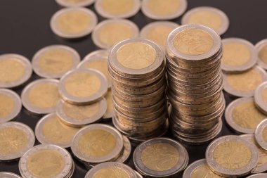 Avro paralarının büyük bir kısmının üst görünüm resmini kapat.