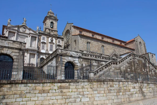 Sao Francisco kerk, rechts, 14e-eeuwse gotische architectuur — Stockfoto