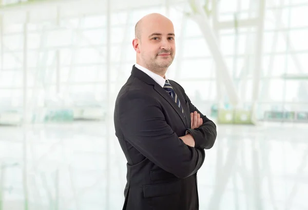 Heureux portrait d'homme d'affaires au bureau — Photo