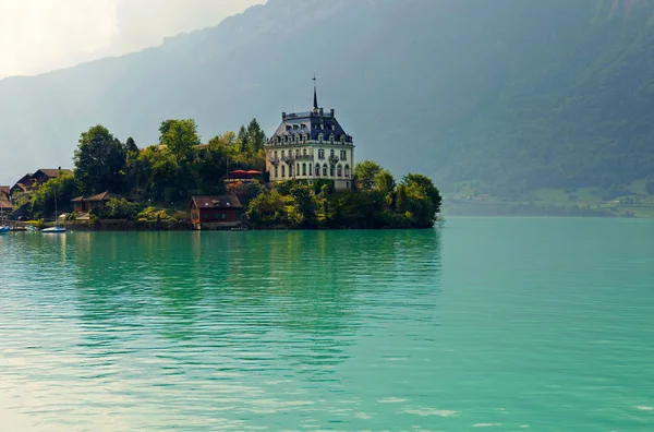 Alpine lake Brienz of Jungfrau region — Stock Photo, Image