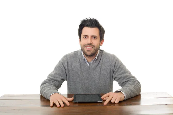 Szczęśliwy człowiek na biurku z tabletem, odizolowany — Zdjęcie stockowe