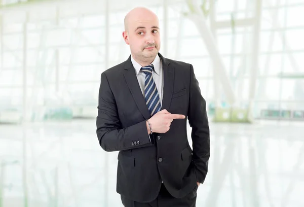 Young business man pointing, at the office — Stock Photo, Image