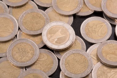 Avro paralarının büyük bir kısmının üst görünüm resmini kapat.