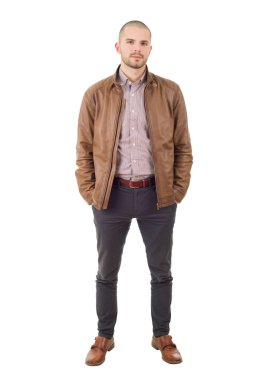 Beyaz arka planda genç, sıradan bir adam.