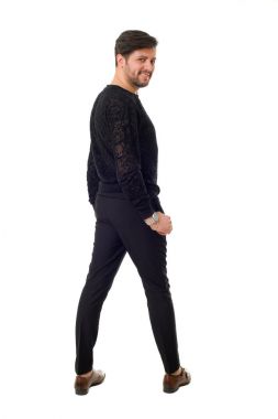 Casual adam tam vücut içinde beyaz bir arka plan