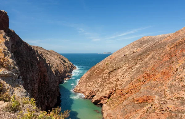 Visa av klippor och stenar i Berlenga island, Portugal — Stockfoto