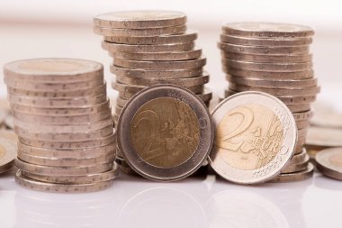 büyük miktarda iki Euro para sikke.