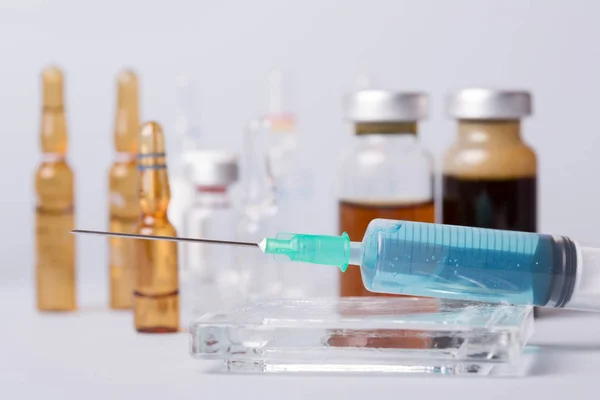 Syringe with ampules of drugs — Stock Photo, Image