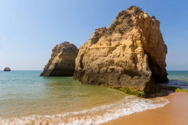 Playa de Praia da Rocha, en el Algarve, Portugal — Foto de Stock