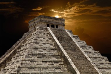 Kukulcan Tapınağı'nda Chichen Itza, Yucatan, Meksika