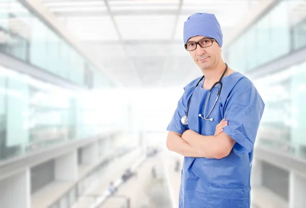 Homme heureux médecin, isolé sur fond blanc — Photo