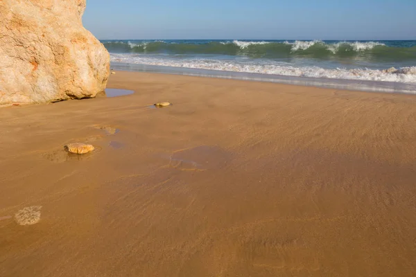 Krásné pláže v letovisku Albufeira, Algarve — Stock fotografie