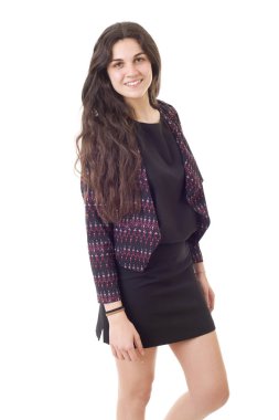 Genç, sıradan, güzel bir kadın, beyazlar içinde.