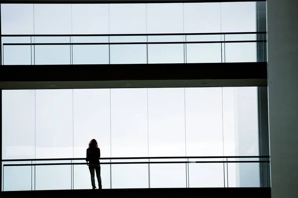 Modern bir ofis binası iç işkadını — Stok fotoğraf