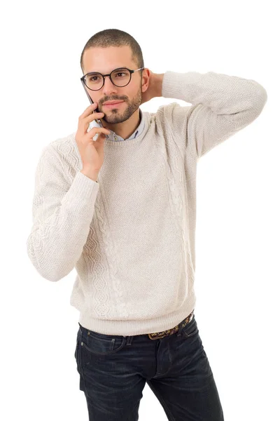 Młody człowiek szczęśliwy dorywczo w telefonie, na białym tle — Zdjęcie stockowe