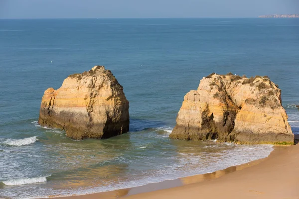 Natural rocks at Praia da Rocha, in the Algarve, Portugal — Stock Photo, Image