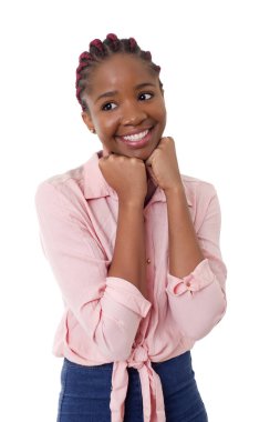 Beyaz arka planda izole edilmiş mutlu Afrikalı kız