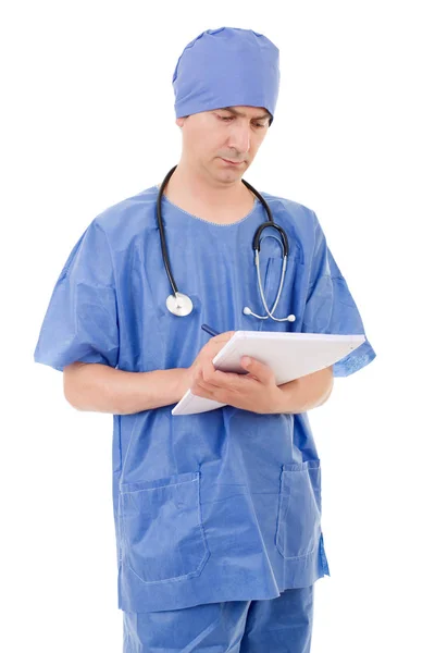 Чоловік лікар думає зі своїми нотатками, ізольовані на білому тлі — стокове фото