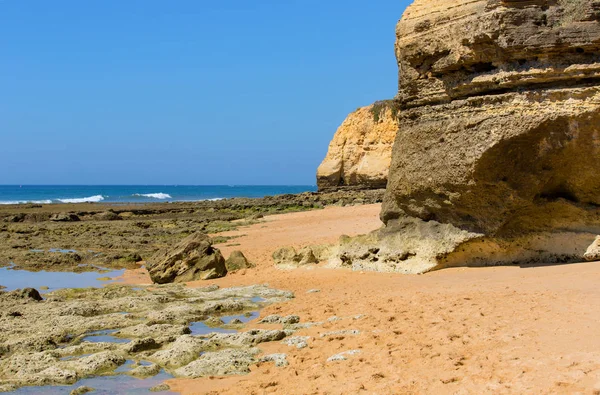 Hermosa playa en Albufeira, Algarve, el sur de portugal —  Fotos de Stock