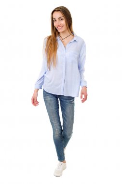 Genç, sıradan, güzel bir kadın. Uzun boylu, beyaz tenli.