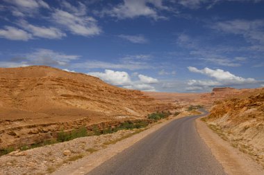 Yol, Atlas, Fas kuzeyinde dağlarda
