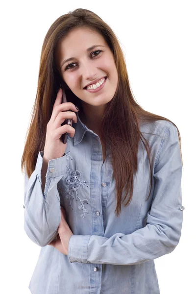 Jeune femme heureuse occasionnelle avec un téléphone, isolé — Photo