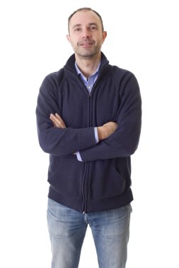 Genç, mutlu, sıradan bir erkek portresi, beyaz tenli.