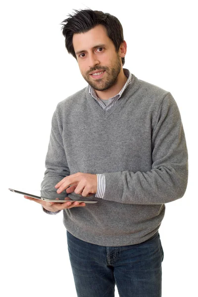 Случайный человек, смотрящий в свой планшетный компьютер, изолированный — стоковое фото