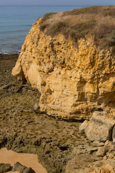 La famosa playa de Olhos de Agua en Albufeira — Foto de Stock