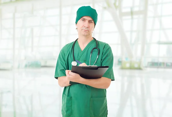 Male doctor thinking with his notes, at the hospital — Stock Photo, Image