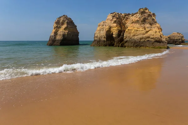 Strand van Praia da Rocha, in de Algarve, Portugal — Stockfoto