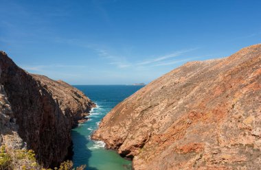 Görünümü kayalıklarla ve kayalar Berlenga Island, Portekiz