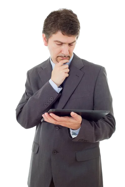 Бизнесмен, работающий с планшетным компьютером, изолирован — стоковое фото